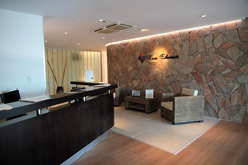 Howard Johnson by Wyndham San Pedro