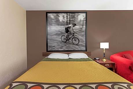 1 Queen Bed, No Pets, Non-Smoking