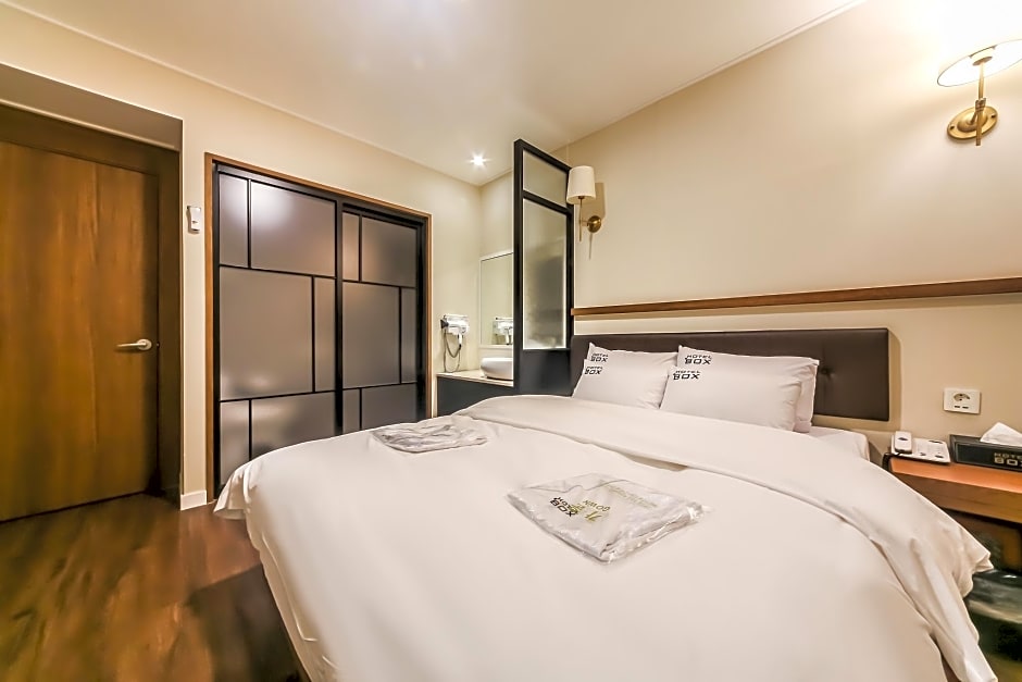 Box Hotel