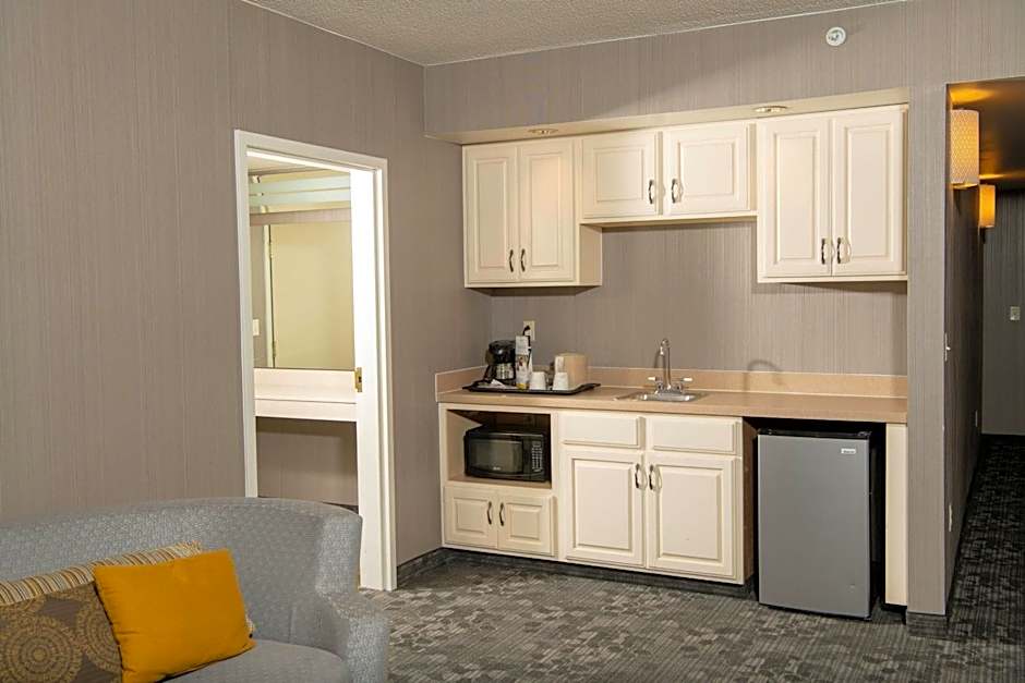 Courtyard by Marriott Erie Ambassador Conference Center
