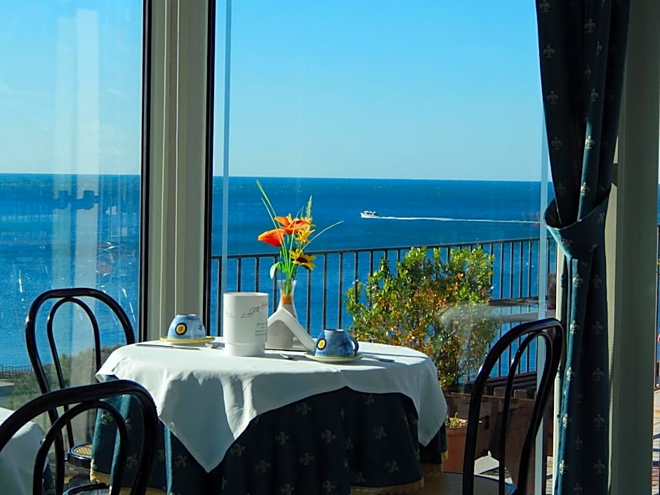 Riviera B&B Rooms and Apartament SEA-VIEW