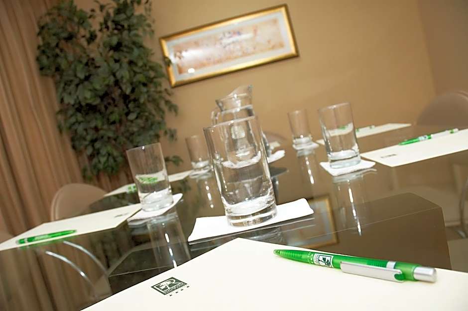 Roosevelt Hotel & Suites