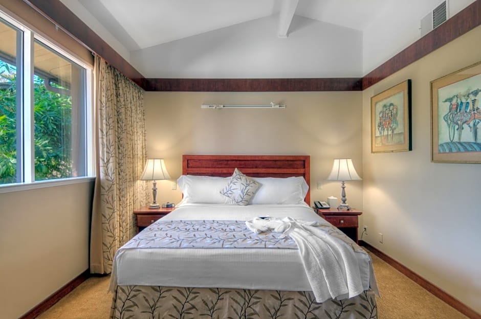Dinah's Garden Hotel