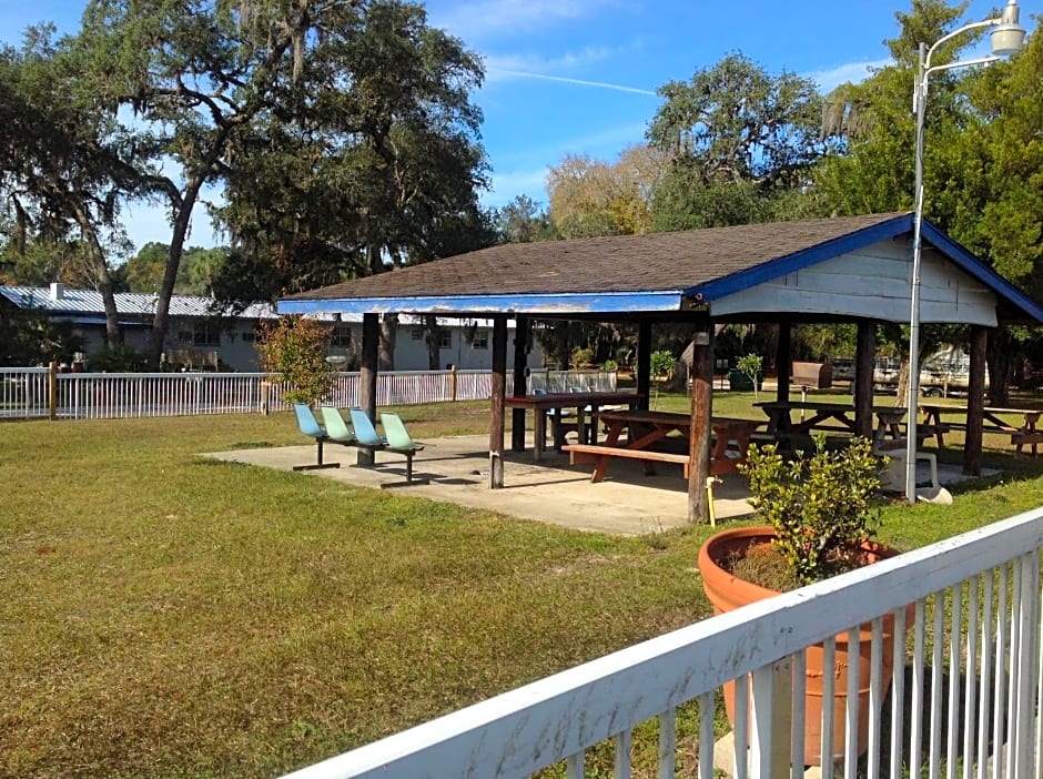The Suwannee Gables Motel & Marina