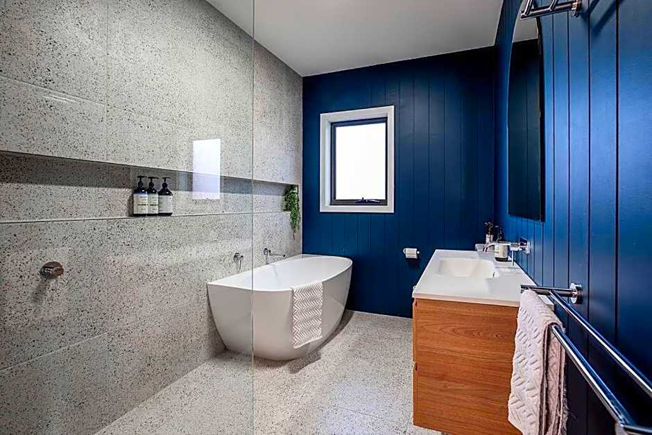 Convenient luxury home, minutes to CBD + hospital