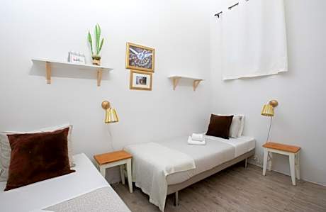 Economy Twin Room with Shared Bathroom