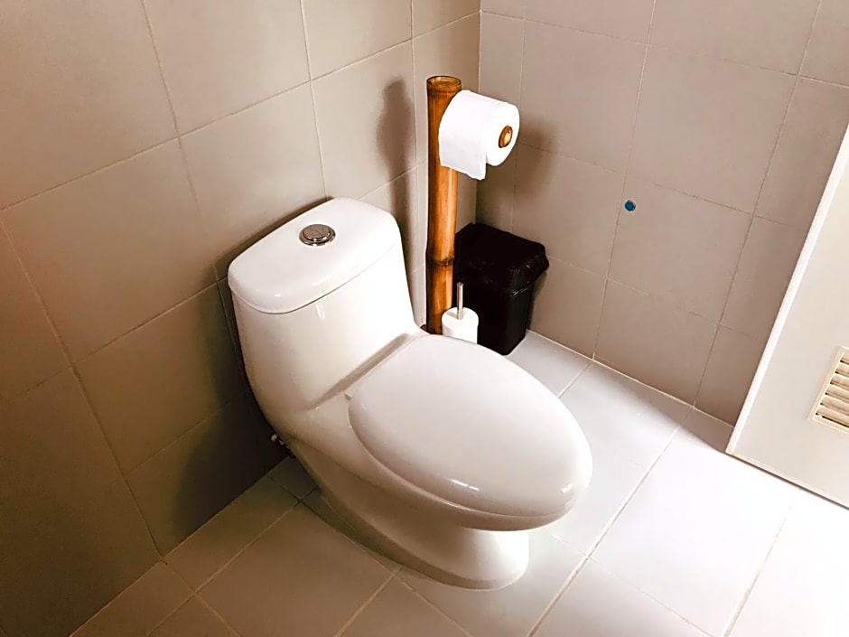 Everyday Sunday Hotel & Cafe