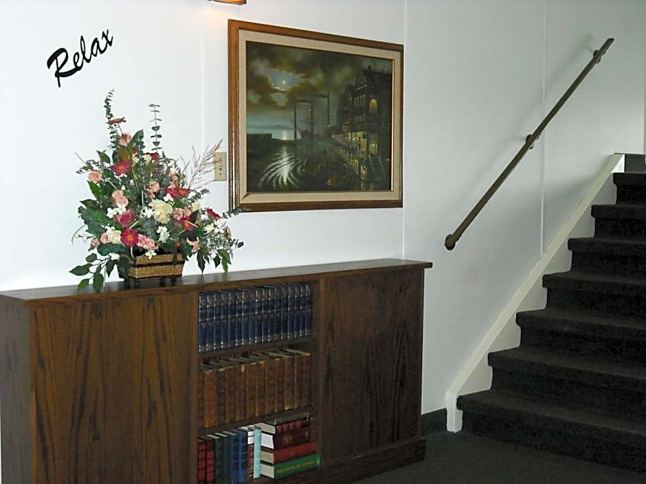 Claymore Inn and Suites