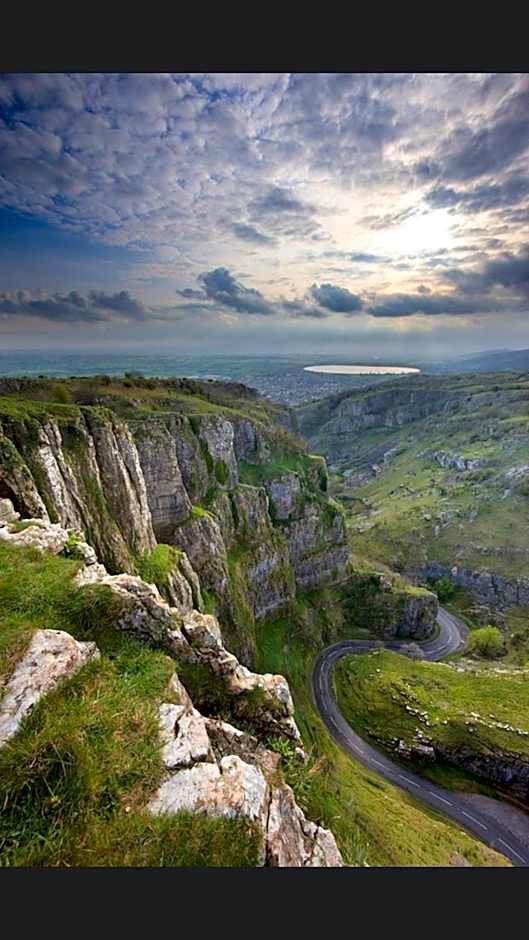 Tor Farm Lodges - Private Hot Tubs, Shared Seasonal Outdoor Pool, Dog Friendly