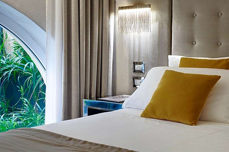 Terrace Pantheon Relais