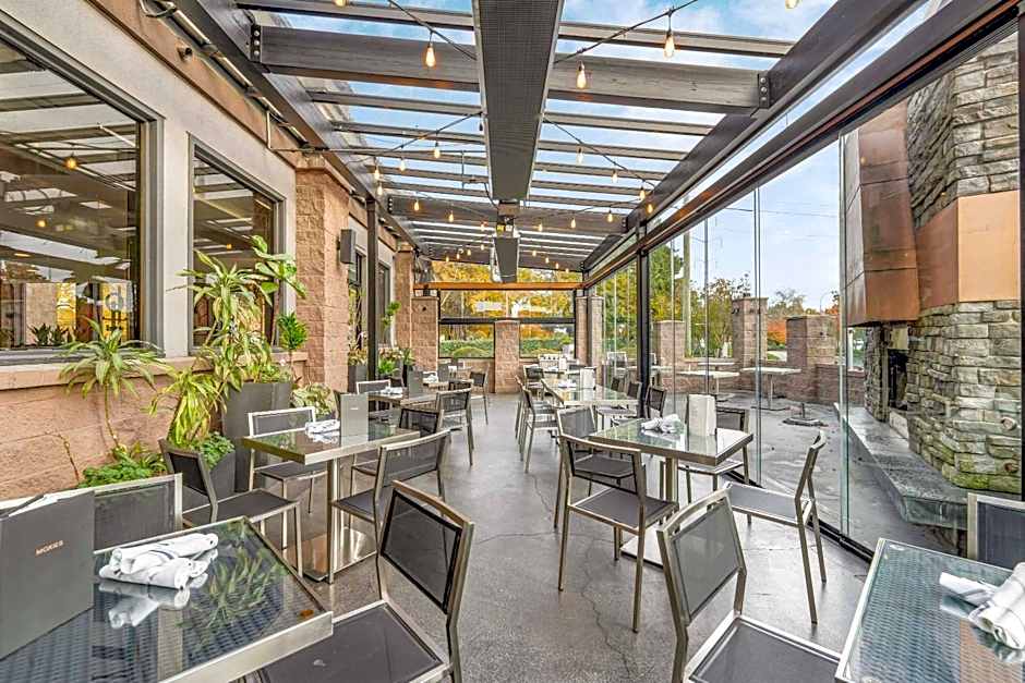 Sandman Vancouver Airport