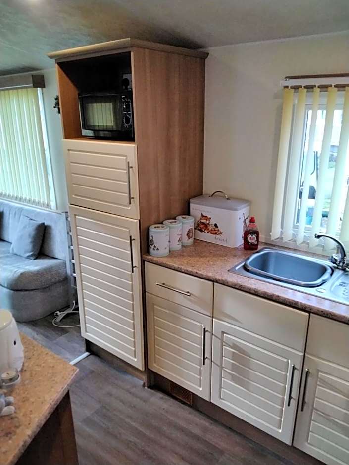 19 Laurel Close Highly recommended 6 berth holiday home with hot tub in prime location