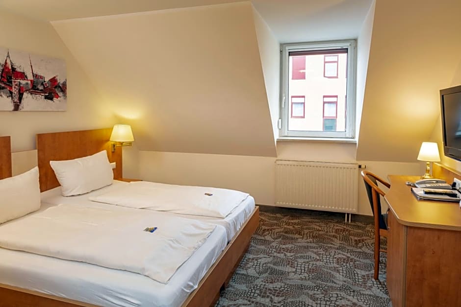 Maximilian Hotel & Apartments Weil am Rhein / Basel