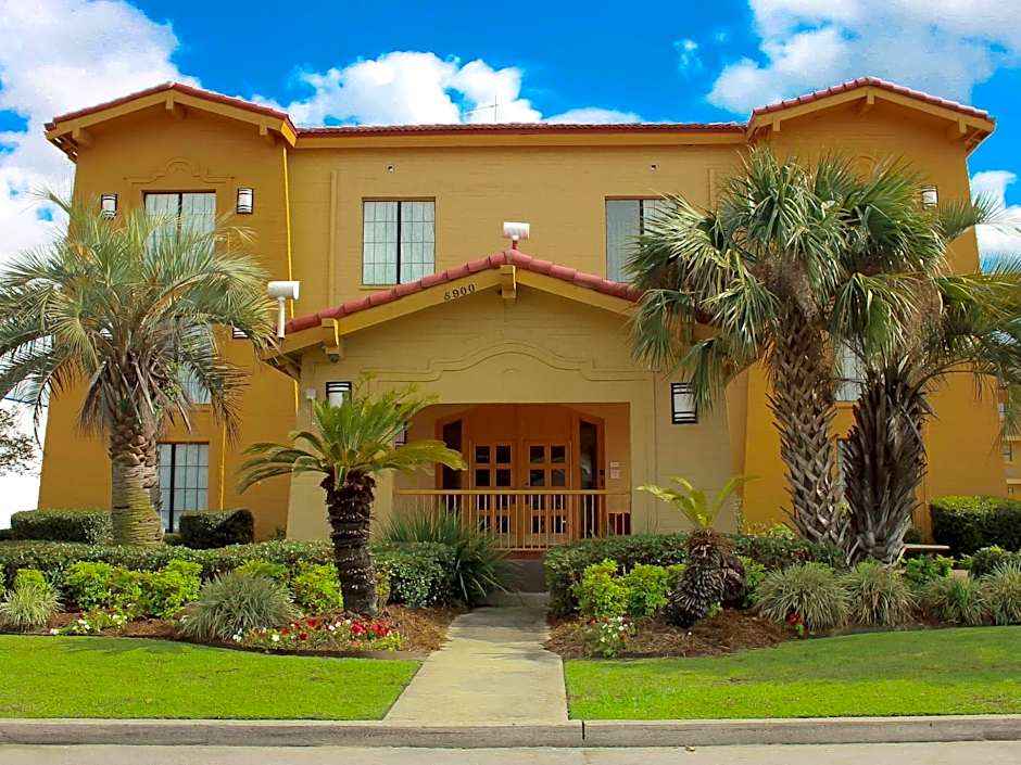 La Quinta Inn & Suites by Wyndham New Orleans Veterans