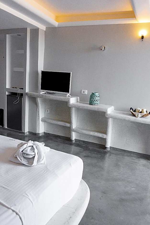 Demilmar Luxury Suites – Perissa, UT