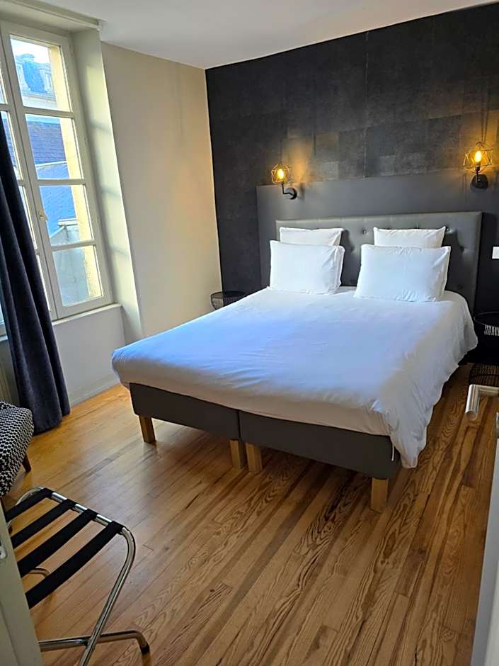 Au Loup Historic Apartments