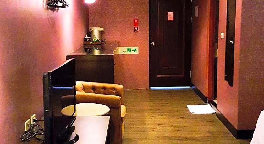 The Riverside Hotel & Motel