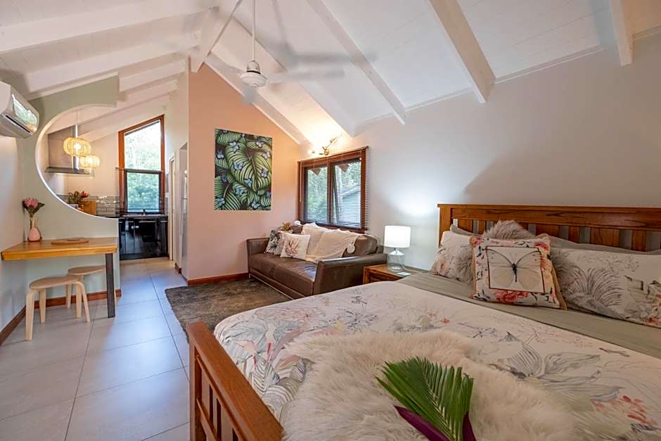 Airlie Beach Eco Cabins - Adults Only