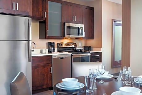 Suite, 1 Bedroom (2 Queen Beds and 1 Double Sofa Bed)