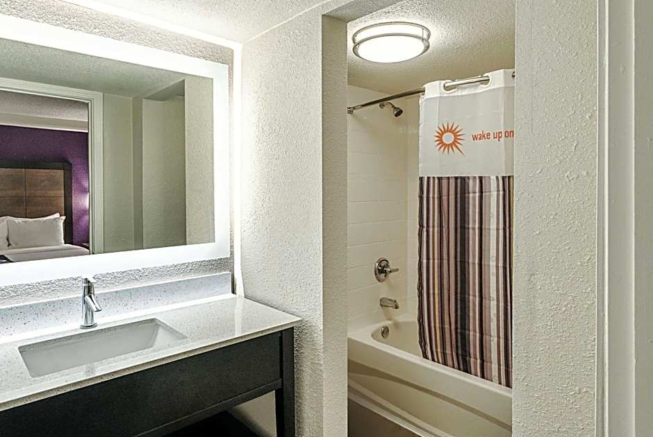 La Quinta Inn & Suites by Wyndham Lubbock West Medical Center
