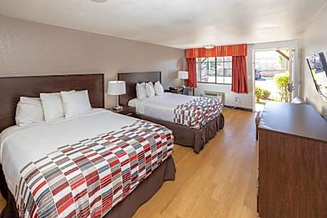 Deluxe Room with Two Queen Beds Smoke Free