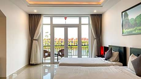 Triple Suite with Balcony and River View