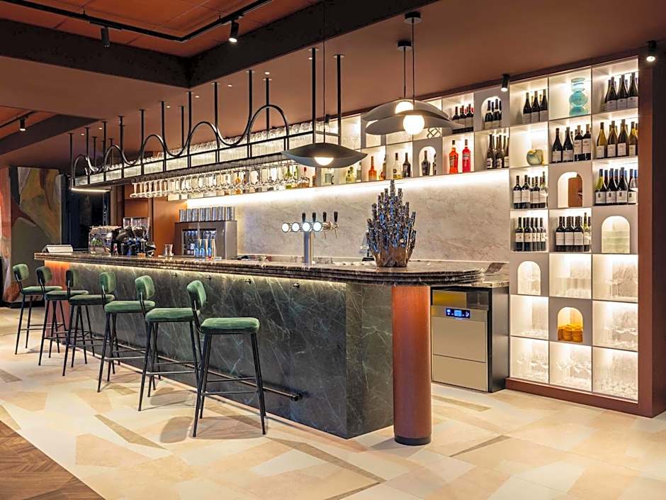 TRIBE Den Haag Centraal