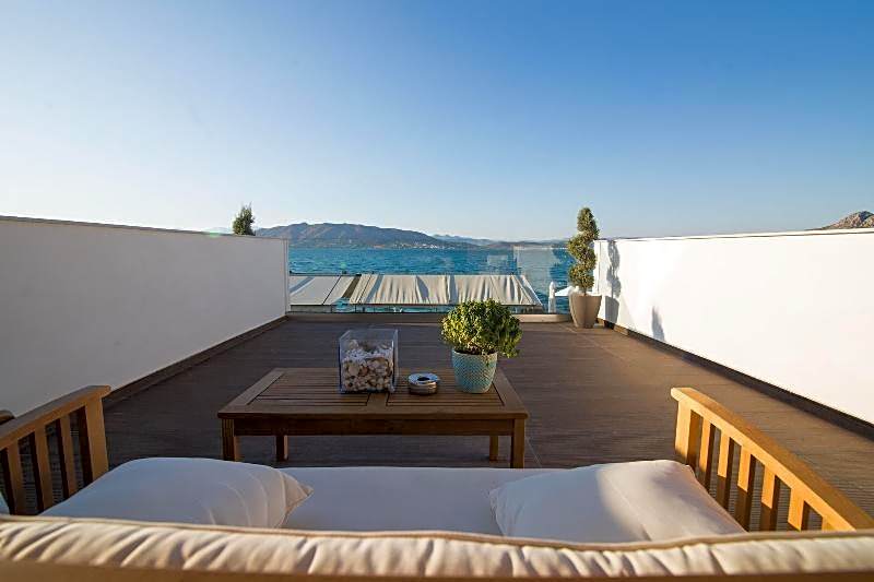 Aianteion Bay Luxury Hotel & Suites