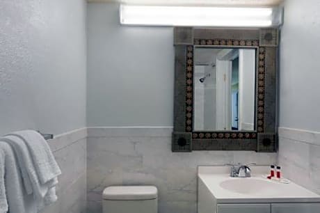 Queen Studio - Non-Smoking