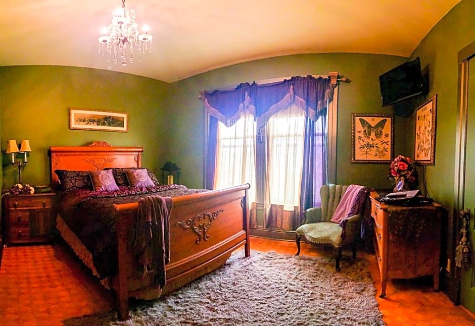 Linda Sue Manor