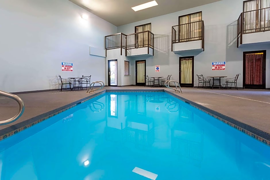 Travelodge by Wyndham Albuquerque East