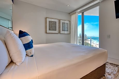 Three-Bedroom Deluxe Suite with Ocean View