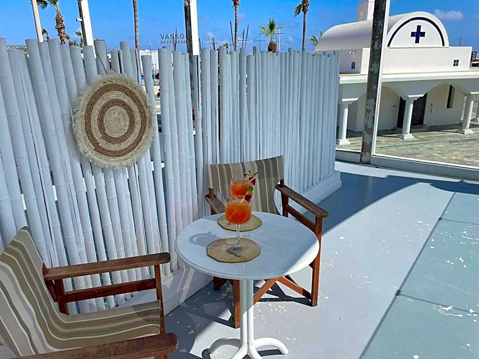 Ocean Dreams Suites - By the Harbour