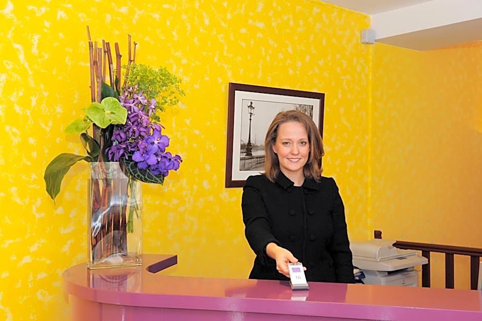 Auriane Porte De Versailles