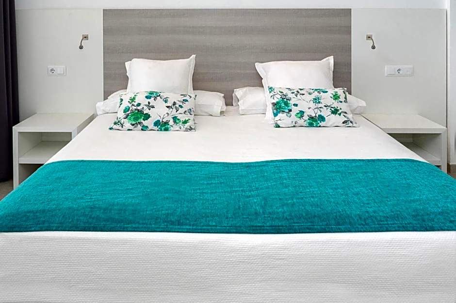 Foto 1 von 4 von 1 Double Bed or 2 Beds, Pool View