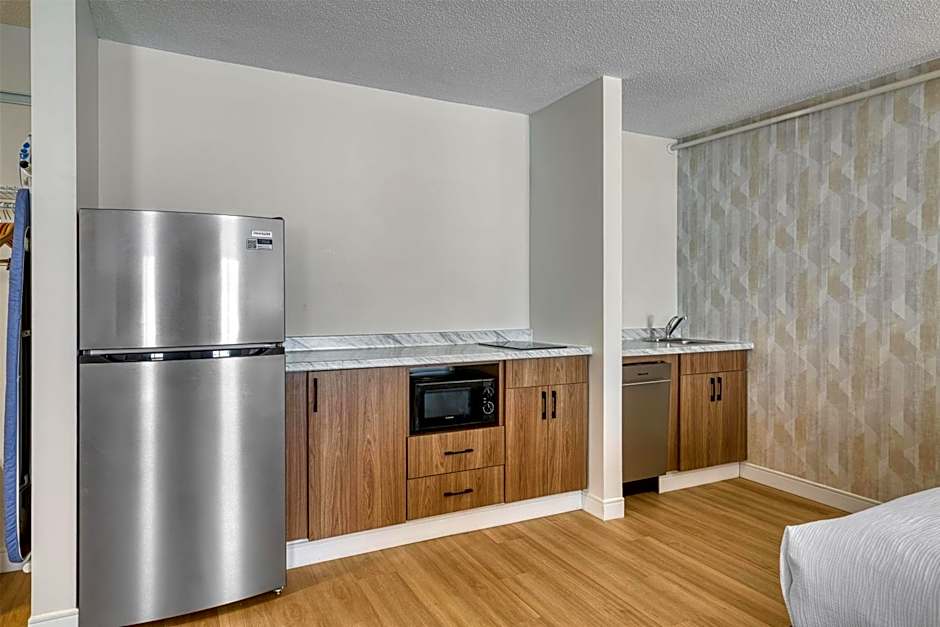 Baldwin Inn & Suites, SureStay Collection by Best Western