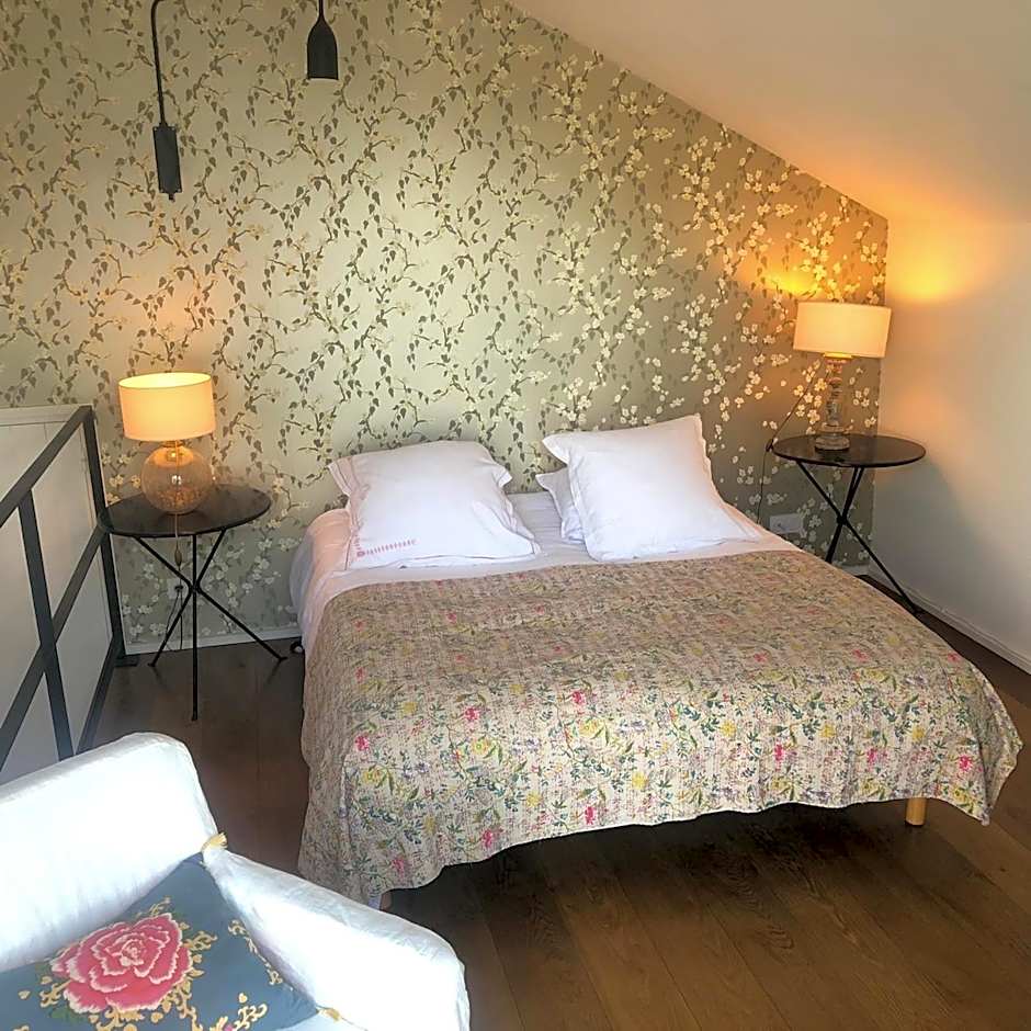 Denis & Virginie - château à pied - parking gratuit