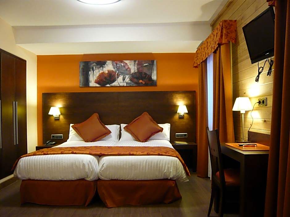 Photo 1 of 14 of Double Room