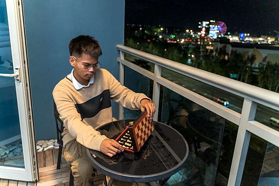 R'Holistay Azure North KING SIZE BED & Wave POOL