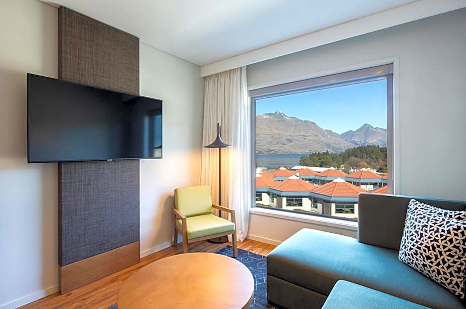 Holiday Inn Express And Suites Queenstown By IHG