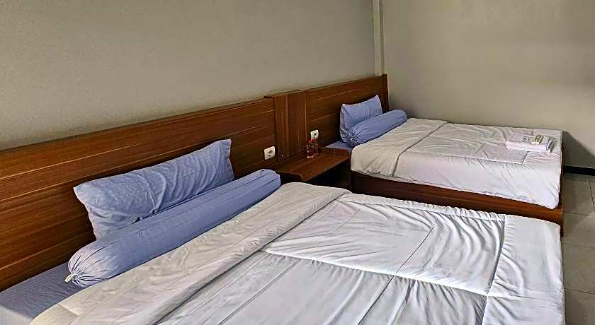 Guest House Saqeena Syariah near Blitar Park RedPartner