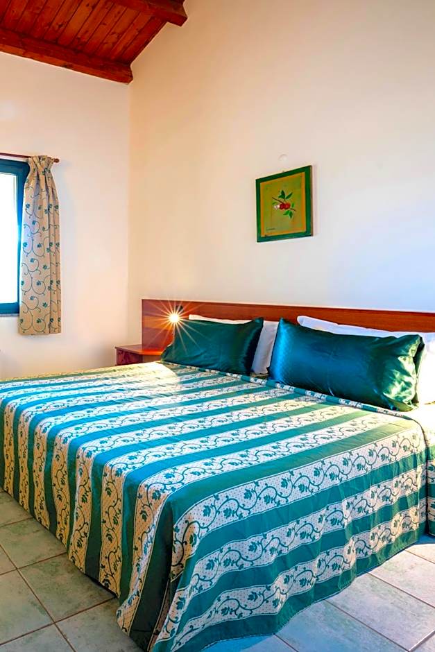 Hotel with swimming-pool in Arborea just 600 meters from the sea