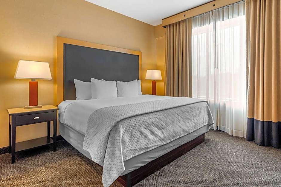 Cambria Hotel Akron - Canton Airport