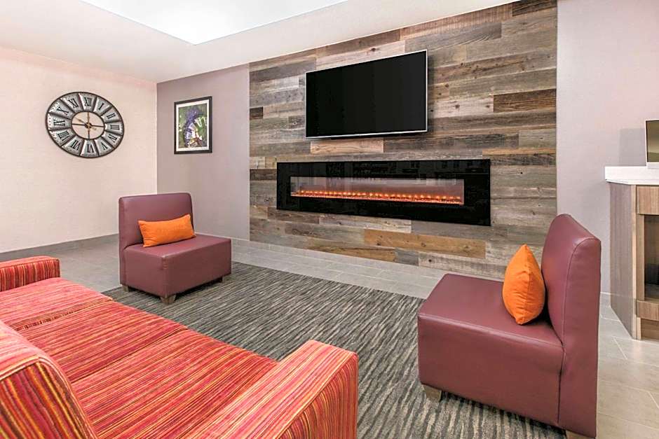 La Quinta Inn & Suites by Wyndham Fredericksburg