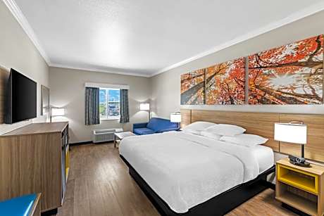 Deluxe King Room - Disability Access - Non-Smoking