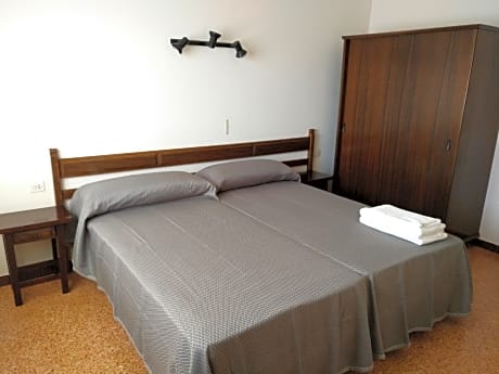  Double Room with Air-Conditioning