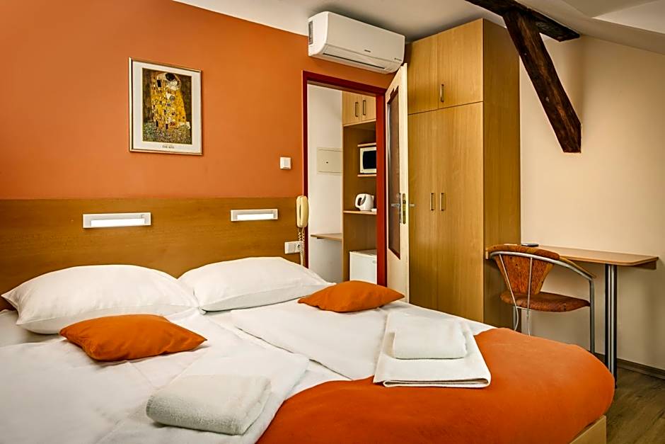 Hotel Golden City Garni