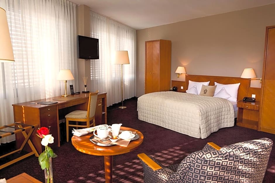 ROSS Hotel
