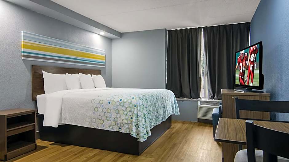 Photo 1 of 3 of Studio 1 King Bed