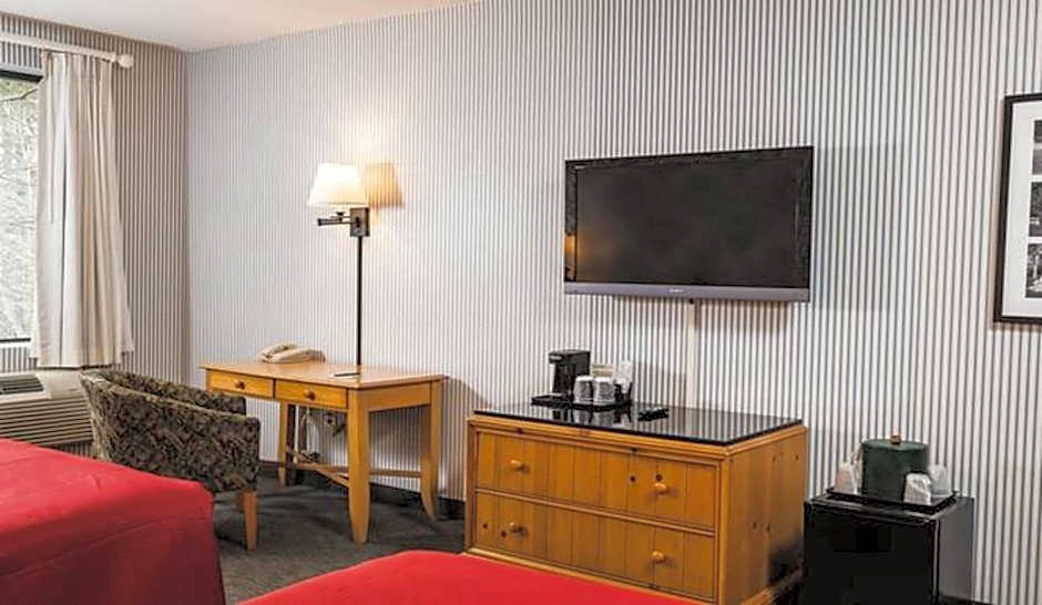 Williamsburg Woodlands Hotel & Suites, an official Colonial Williamsburg Hotel